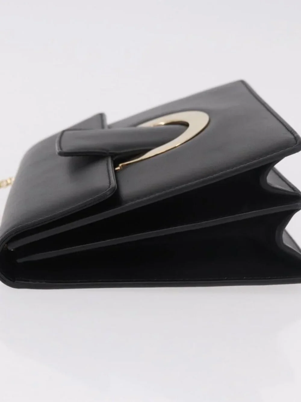 Salvatore Ferragamo Gancini Chain Shoulder Bag Leather Black Gold Auth 185725A
